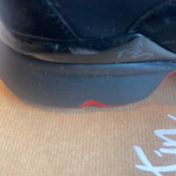 Christian Louboutin - Picture 8 of 8